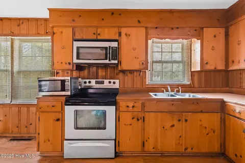 Kitchen - 110 Spring Branch Rd, Murfreesboro, NC 27855 photo 3 of 3