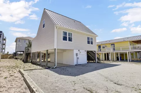 1822 N New River Dr, Surf City, NC 28445