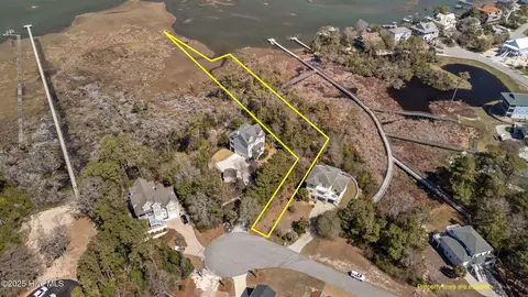 9814 Clarendon Dr, Emerald Isle, NC 28594