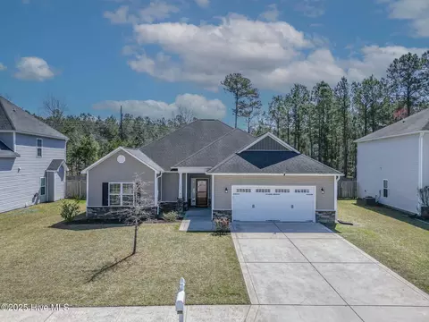 153 Cavalier Dr, Jacksonville, NC 28546