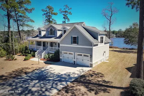 106 Overlook Ct E, Grantsboro, NC 28529