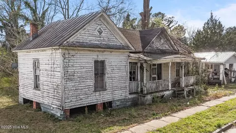 1107 E Bright St, Kinston, NC 28501