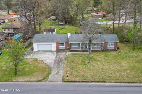 76 Vandergrift Dr, Jacksonville, NC 28540