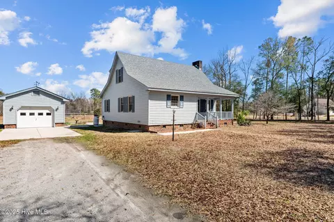 850 Wildwood Pointe Dr, New Bern, NC 28560