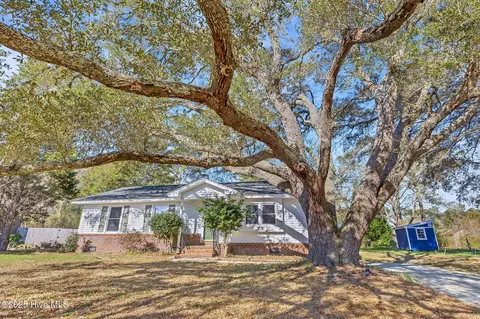 211 Deerfield Rd, Castle Hayne, NC 28429