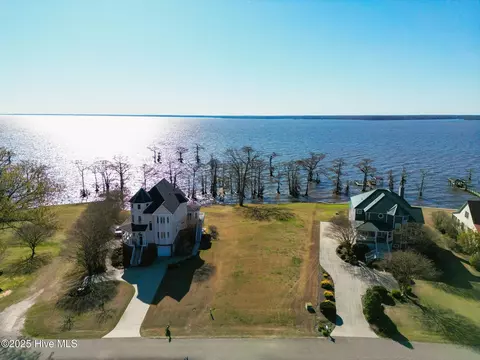 450 Batchelor Bay Dr, Windsor, NC 27983