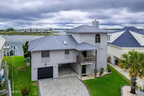 221 Smith St, Atlantic Beach, NC 28512