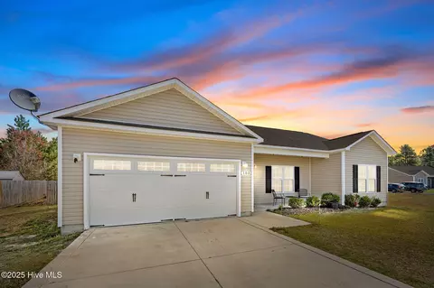 103 Lilac Ln, Richlands, NC 28574