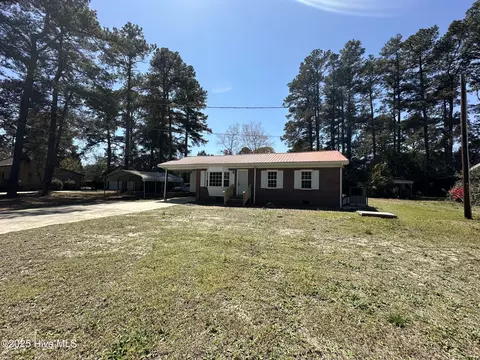 17160 Highland Rd, Laurinburg, NC 28352