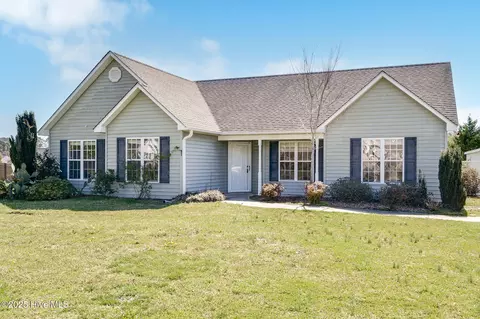 104 Henry Giddeons Dr, Teachey, NC 28464