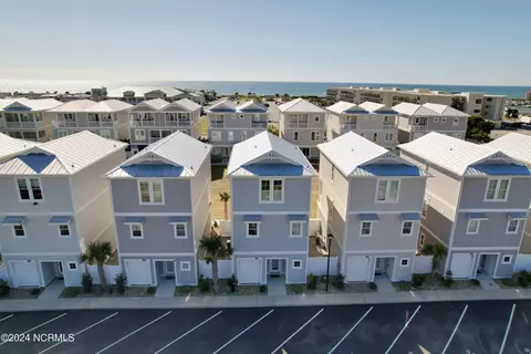 9011 Village West Dr, Emerald Isle, NC 28594
