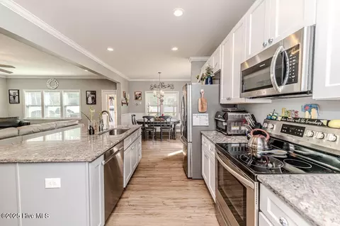 Kitchen - 40 Windmere Rd, Pinehurst, NC 28374 photo 5 of 6