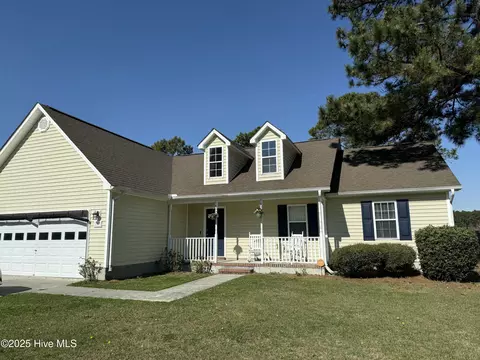 137 Lawndale Ln, Sneads Ferry, NC 28460