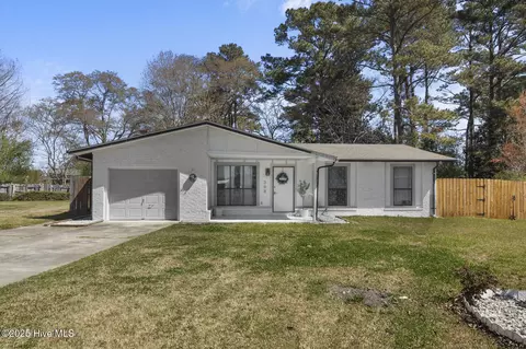 308 Walnut Creek Ct, Jacksonville, NC 28546