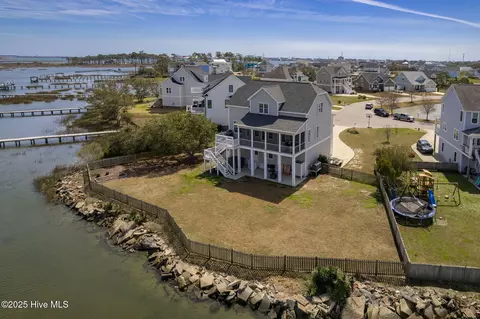 1514 Galley Cir, Morehead City, NC 28557