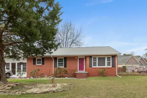 512 Queens Creek Rd, Hubert, NC 28539