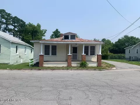 926 Cedar St, New Bern, NC 28560