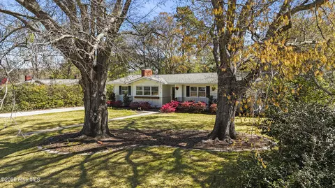 515 Larchmont Dr, Wilmington, NC 28403