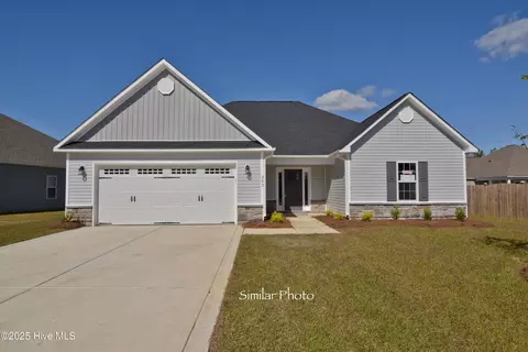 210 Little Bird Ln, Jacksonville, NC 28546