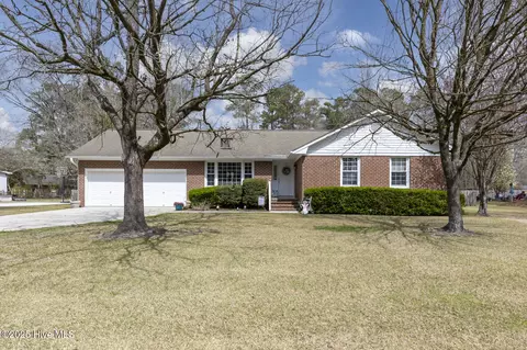 105 Kemberly Ct, Jacksonville, NC 28540