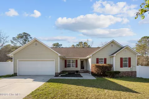 225 English Walnut Dr, Richlands, NC 28574