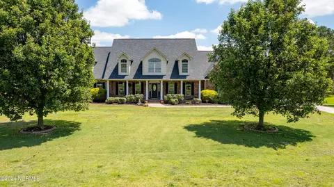 1005 Timberlake Dr, Clinton, NC 28328