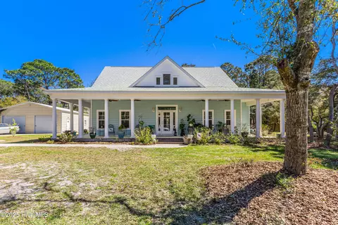 3 Quail Hollow Dr, Oak Island, NC 28465