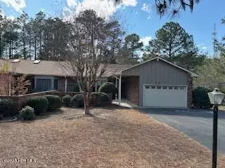 624 Redwood Dr, Southern Pines, NC 28387
