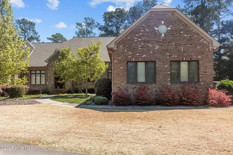1 Windsor Ter, Pinehurst, NC 28374