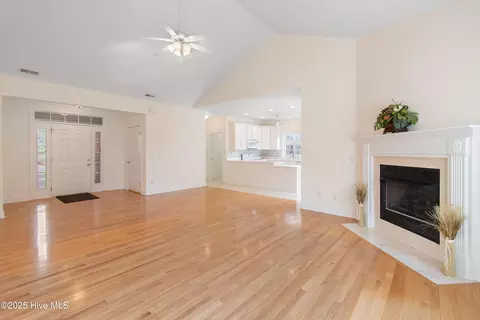 102 E Sanderling Cir, Hampstead, NC 28443 photo 8
