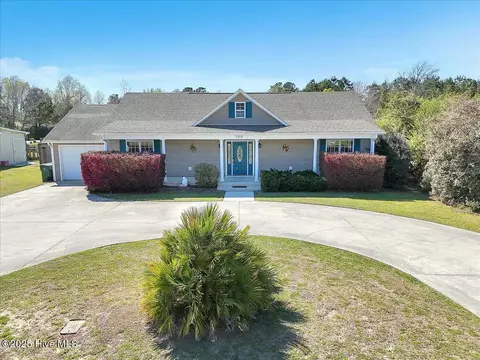 100 Granny Dr, Sneads Ferry, NC 28460