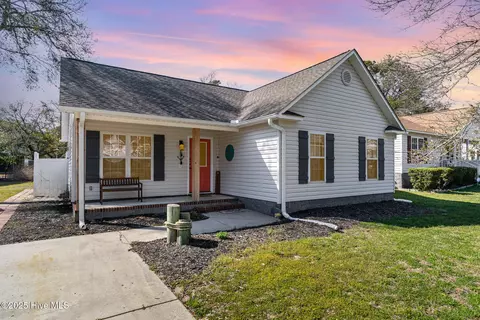 117 NE 13th St, Oak Island, NC 28465