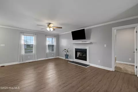 Living - 105 Olive Ln, Mount Olive, NC 28365 photo 2 of 4
