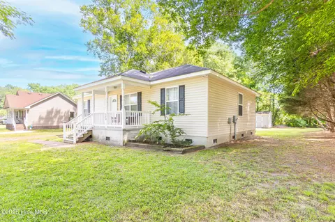 Exterior - 123 Willow Dr, Moyock, NC 27958 photo 2 of 5