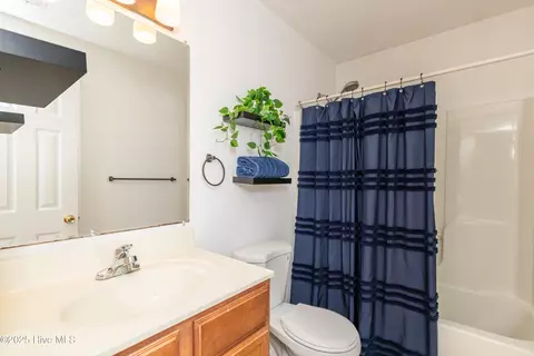Bath - 123 Willow Dr, Moyock, NC 27958 photo 1 of 2