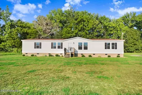 7011 Saint James Church Rd, Stantonsburg, NC 27883