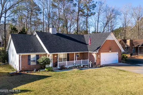 310 Lochbridge Dr, New Bern, NC 28562