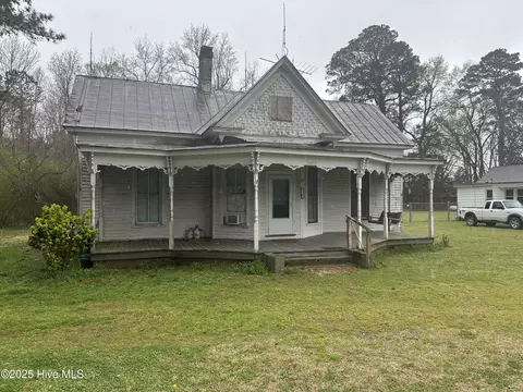 3268 Crisp St, Falkland, NC 27827