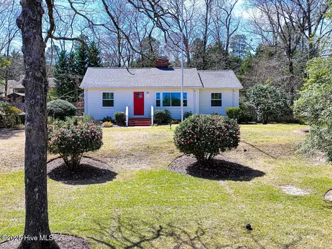 540 E Delaware Ave, Southern Pines, NC 28387