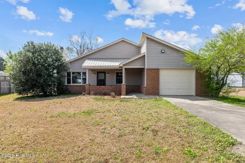 412 Forest Hill Dr, Havelock, NC 28532