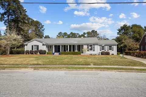 1202 Sutton Dr, Kinston, NC 28501