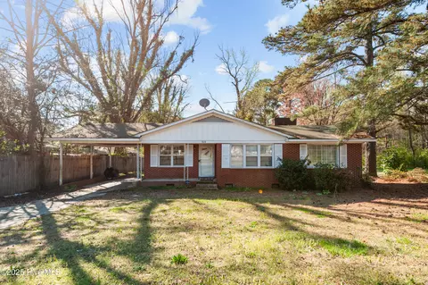 808 W Harper St, Snow Hill, NC 28580