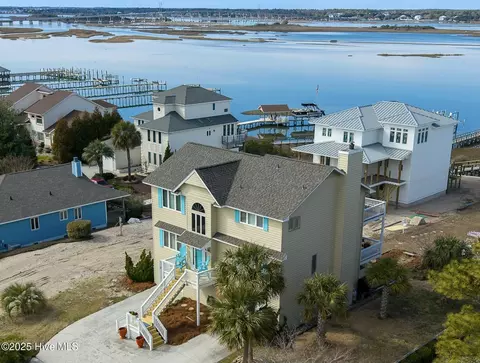 8728 Emerald Plantation Rd, Emerald Isle, NC 28594