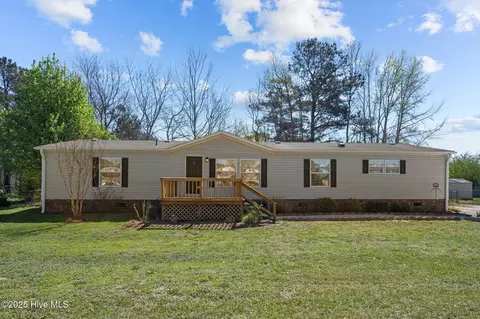 204 Mustang Ct, Maysville, NC 28555