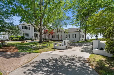 3023 River Ln, New Bern, NC 28562