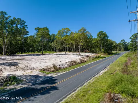 154 Wheeler Creek Rd, Sneads Ferry, NC 28460