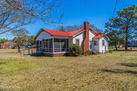 152 Gibbons St, Hamlet, NC 28345