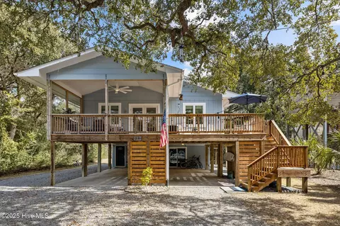 112 Doe Dr, Emerald Isle, NC 28594