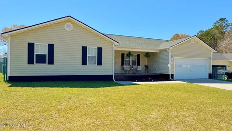 104 Appleton Ln, Richlands, NC 28574