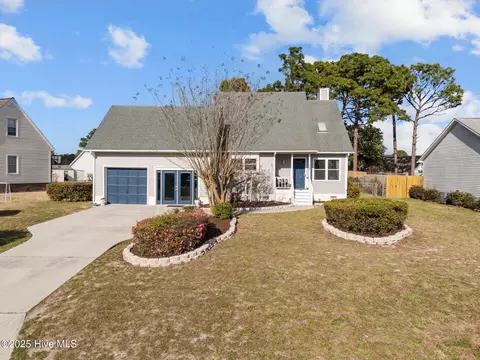 510 Green Meadows Dr, Wilmington, NC 28405